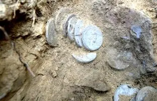 (تصاویر) گنج ۲ هزار ساله ای که یک کوهنورد آماتور پیدا کرد