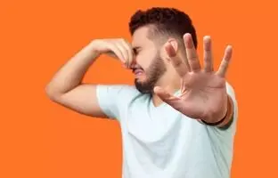 چگونه بیماری‌ها بر بوی بدن تأثیر می‌گذارند؟