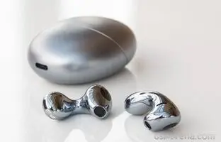 (تصاویر) رونمایی هواوی از ایربادزهای جدید خود با ظاهری عجیب!