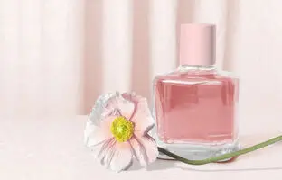 به این دلایل هیچ وقت عطر زدن را فراموش نکنید!
