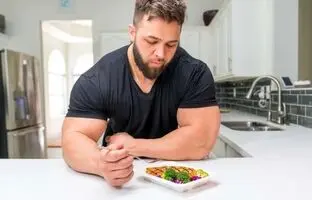 بدن برای ماهیچه‌سازی به چه مقدار پروتئین نیاز دارد؟