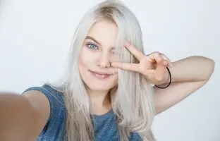 کدام رنگ مو برای پوست روشن مناسب است؟