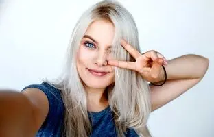 کدام رنگ مو برای پوست روشن مناسب است؟
