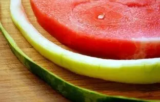 چرا باید پوست و دانه هندوانه را هم بخوریم؟