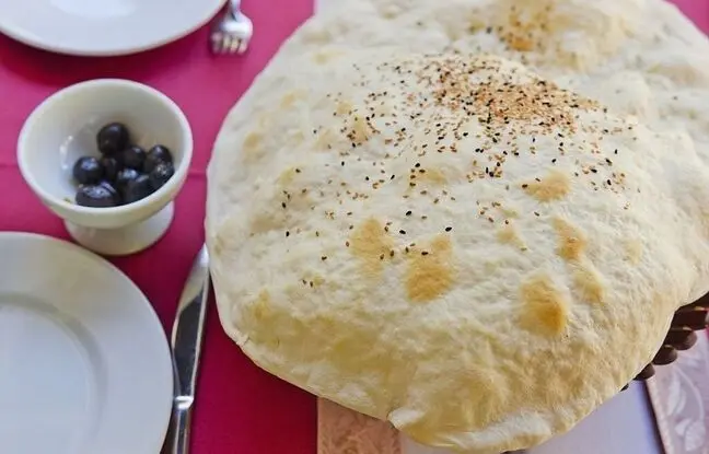 ساده ترین دستور تهیه نان یوخا؛ نان سنتی خوشمزه قزوین