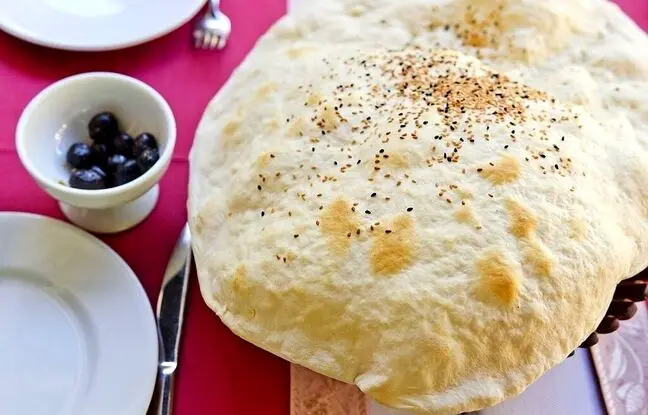 ساده ترین دستور تهیه نان یوخا؛ نان سنتی خوشمزه قزوین