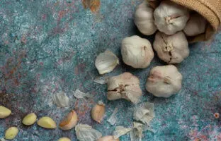7 روش ساده و سریع برای جدا کردن پوست سیر