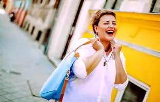 خانم هایی که شکم دارند از این ترفندها برای ست کردن لباس استفاده کنند