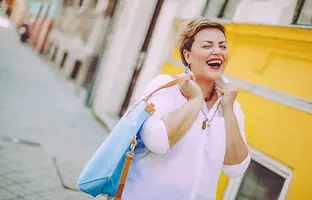 خانم هایی که شکم دارند از این ترفندها برای ست کردن لباس استفاده کنند