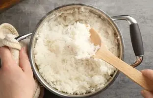 (ویدئو) ساده ترین روش پخت کته برنج برای 8 تا 80 ساله ها!