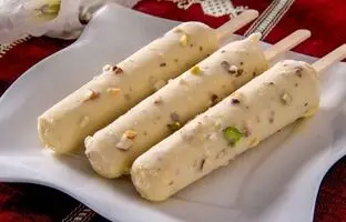 (ویدئو) قدیمی ترین بستنی سنتی هند با نامی ایرانی
