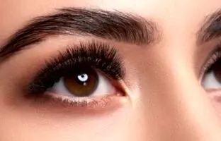 ترفندهایی ساده و کاربردی برای تقویت و پرپُشت کردن مژه ها