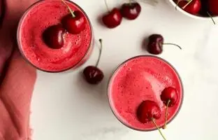 طرز تهیه پنج اسموتی خنک و دلچسب با میوه های تابستانی