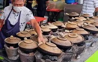(ویدئو) غذاهای مشهور خیابانی؛ سریعترین چیکن رایس دنیا در خیابان های مالزی
