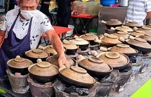 (ویدئو) غذاهای مشهور خیابانی؛ سریعترین چیکن رایس دنیا در خیابان های مالزی