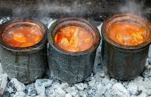 (ویدئو) گزارش یک بلاگر اروپایی درباره طبخ دیزی در ایران