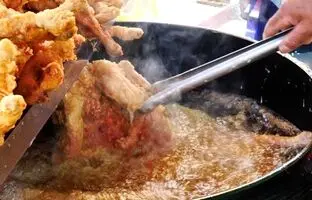 (ویدئو) غذاهای مشهور خیابانی؛ اکبر جوجه کره ای ها!