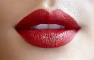 باید و نبایدهای استفاده از رژ لب قرمز که خانم ها باید بدانند