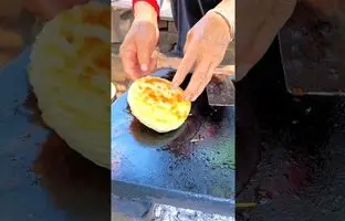(ویدئو) غذاهای مشهور خیابانی؛ به عمرتون همچین برگری ندیده بودید!