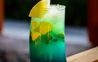 طرز تهیه یخ در بهشت لیمویی؛ بهترین نوشیدنی تابستانی برای رفع عطش