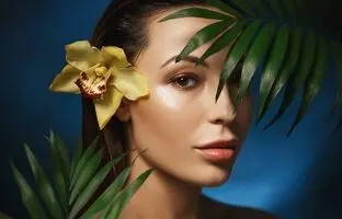 خانم هایی که پوست سبزه دارید، اینطوری آرایش کنید