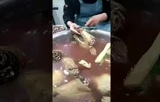(ویدئو) سرو متفاوت کله پاچه در یک کله پزی چینی
