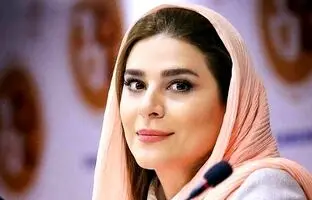 (ویدئو) شیوه معرفی سحر دولتشاهی توسط آرمان گرشاسبی در کنسرتش؛ تشویق شدید بازیگر زن سینمای ایران توسط مردم