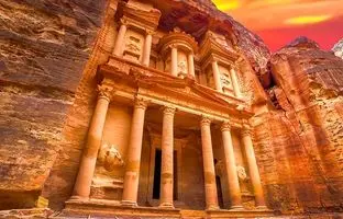 شهری عجیب در دل صخره‌ها؛ یکی از عجایب هفتگانه جهان! +ویدئو