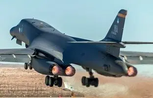 (ویدئو) قابلیت عجیبی که فقط بمب افکن B-1 آمریکا دارد!