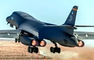 (ویدئو) قابلیت عجیبی که فقط بمب افکن B-1 آمریکا دارد!
