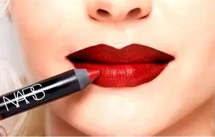 این ۵ اشتباهو موقع رژلب زدن انجام نده!