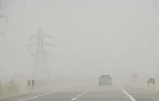 (ویدئو) صحنه ای هولناک از طوفان شن در جاده زاهدان - زابل