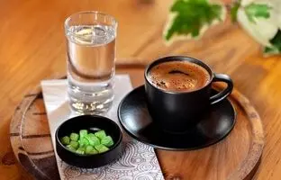 دلیل سرو آب کنار قهوه چیه؟