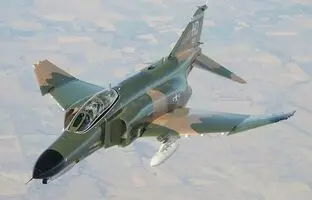 (ویدئو) چرا جنگنده F-4 فانتوم مسلسل ندارد؟