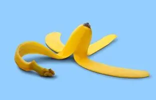 دیگه پوست موز رو دور نریز؛ معجزه پوست موز بر زیبایی و خانه داری!