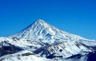 (ویدئو) بارش حیرت انگیز برف روی قله دماوند در دل تابستان