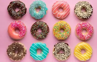 10 دقیقه‌ای این دونات خوشمزه رو درست کن!