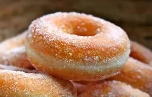 (ویدئو) باورت میشه به همین سادگی میتونی تو خونه دونات شکری درست کنی!