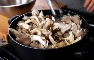 قارچ رو اینطوری با روش رستورانی مدت‌ها سالم نگه دار!
