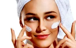 کرم آبرسان یا مرطوب کننده؟ فرقشون و می دونی؟