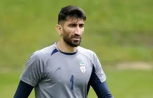 (ویدئو) نگاه متعجب علیرضا بیرانوند به مانور جاروبرقی رباتیک در خانه‌اش