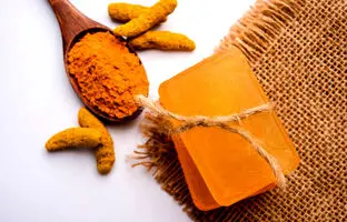 به همین سادگی صابون زردچوبه بساز و پوستتو جوان کن!