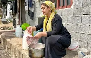 (ویدئو) غذای روستایی؛ روش جالب دختر روستایی گیلانی برای پخت آبگوشت محلی