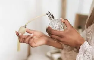 این 7 عطرو خانمای باکلاس استفاده می‌کنن!