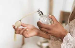 این 7 عطرو خانمای باکلاس استفاده می‌کنن!