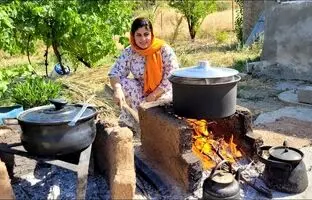 (ویدئو) غذای روستایی؛ پخت سماق پلو با کوفته توسط دختر جوان روستایی کردستانی