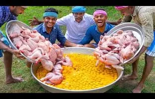 (ویدئو) پخت حیرت انگیز املت مرغ با 150 تخم مرغ و 20 عدد مرغ توسط روستائیان بنگال