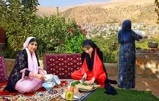 (ویدئو) پخت غذاهای سنتی با ماهی، گوشت و مرغ توسط خانواده روستایی کردستانی