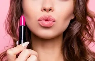 به همین سادگی رژ لب اصل رو از تقلبی تشخیص بده!