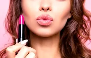 به همین سادگی رژ لب اصل رو از تقلبی تشخیص بده!